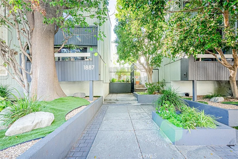 1887 Greenfield #209, Los Angeles, CA 90025