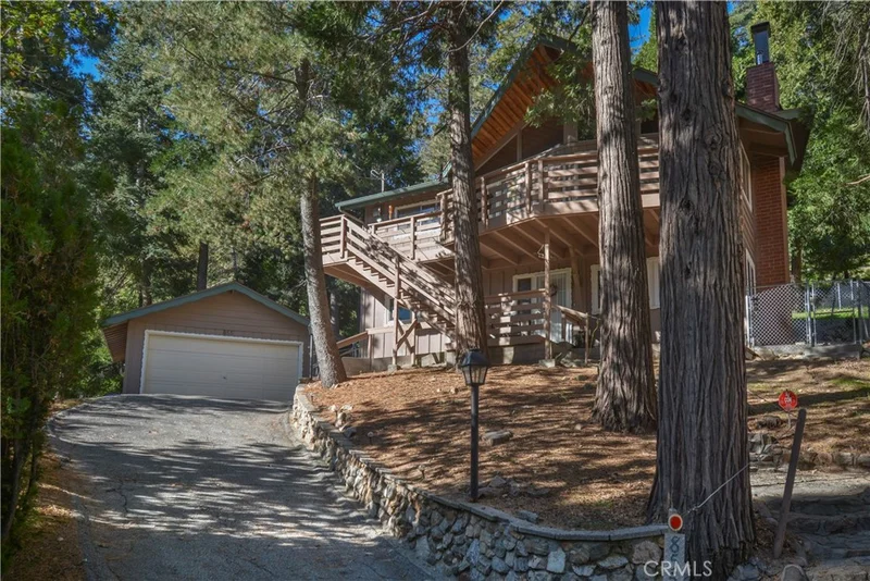 855 Bergschrund, Crestline, CA 92325