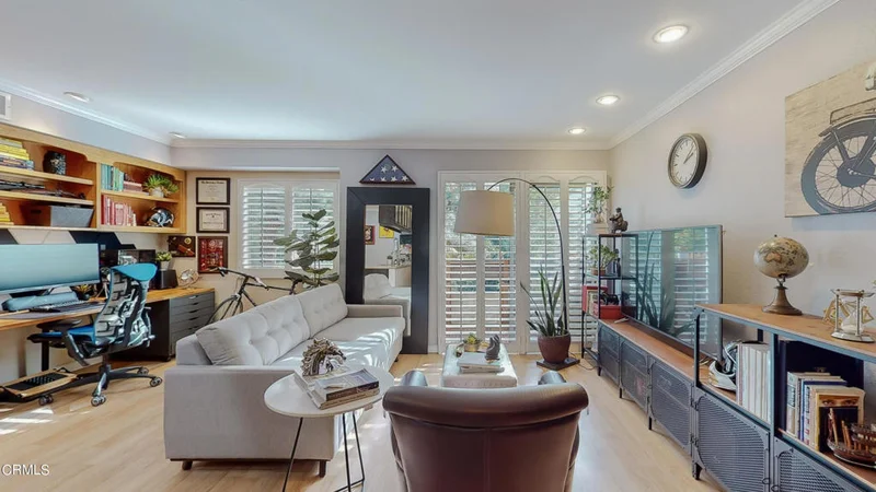 2700 Cahuenga #1204, Los Angeles, CA 90068