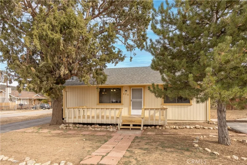 902 East, Big Bear City, CA 92314