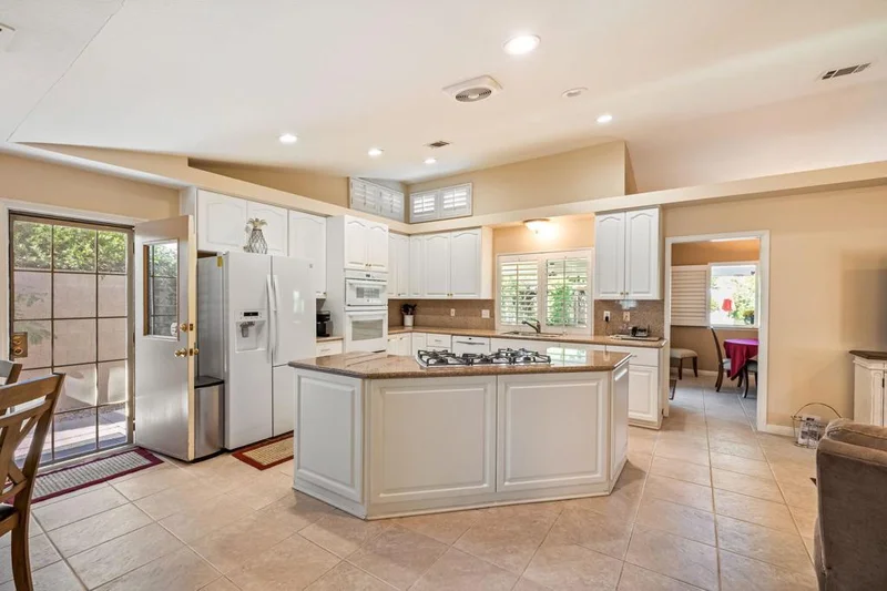 76820 Bishop, Palm Desert, CA 92211