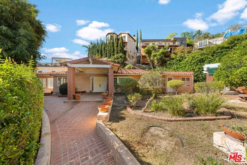 8819 Evanview, Los Angeles, CA 90069