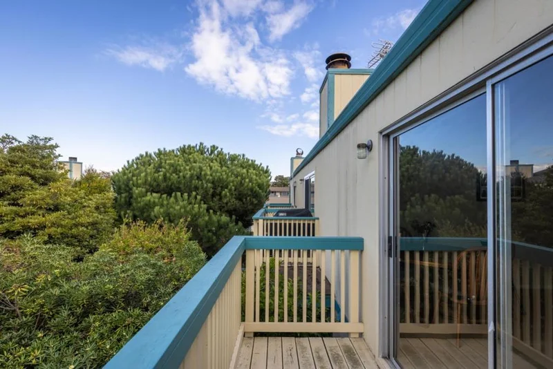 912 Harcourt #A, Seaside, CA 93955