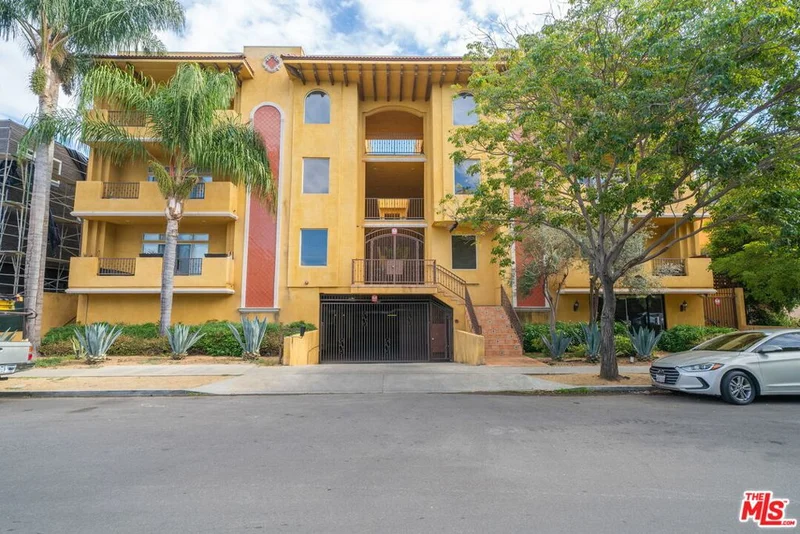 850 Hudson #202, Los Angeles, CA 90038