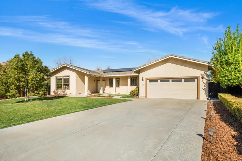 9040 Ridgeway, Gilroy, CA 95020