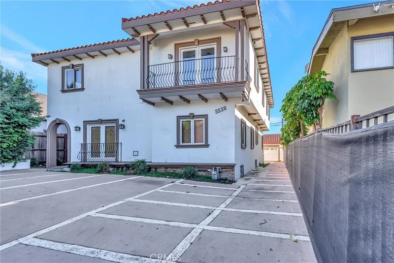 5558 Edgewood, Los Angeles, CA 90019