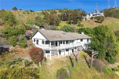 3315 Red Mountain Heights