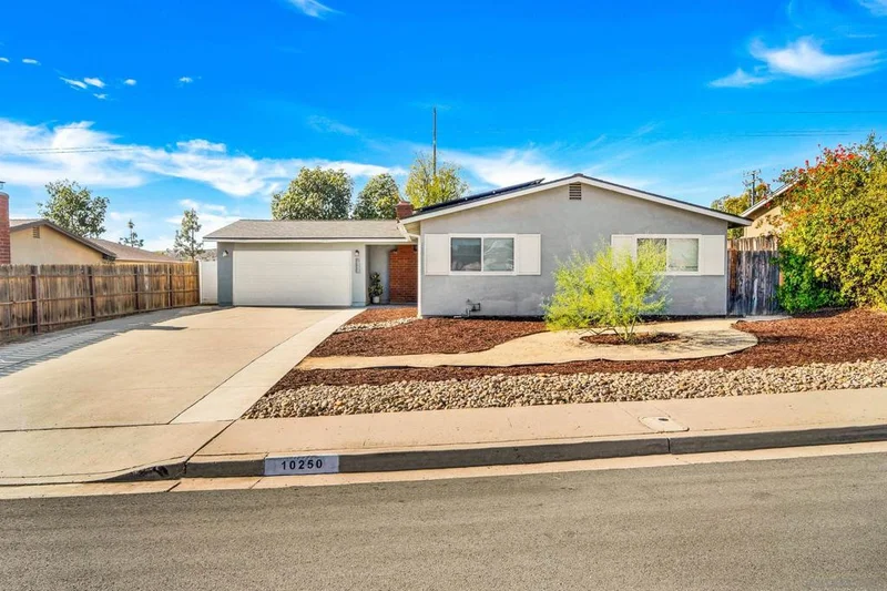 10250 Avanti Ave, Santee, CA 92071