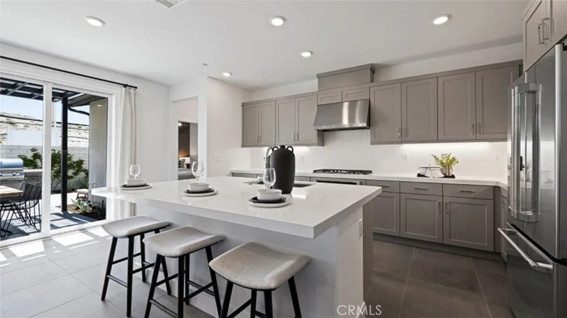 27311 Marquette, Valencia, CA 91354