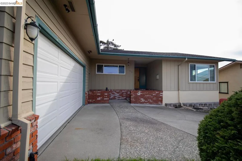 913 Elm Dr, Rodeo, CA 94572