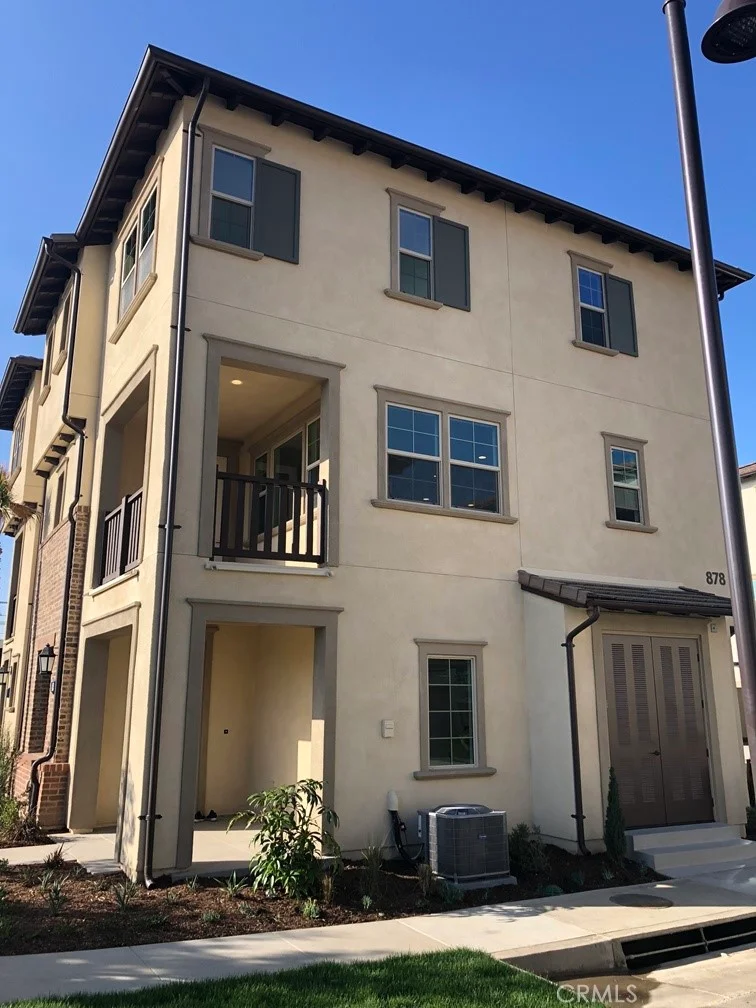 878 Iris #B, Azusa, CA 91702
