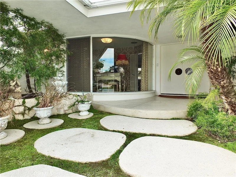 6147 Shenandoah, Los Angeles, CA 90056