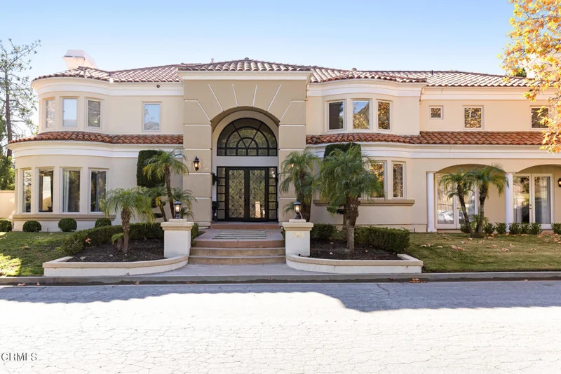 895 Greenridge, La Canada Flintridge, CA 91011