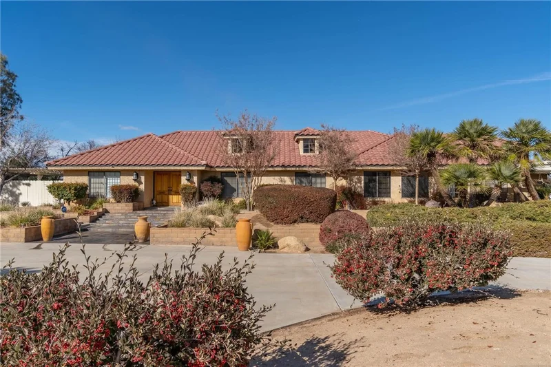 18672 Pacific, Hesperia, CA 92345