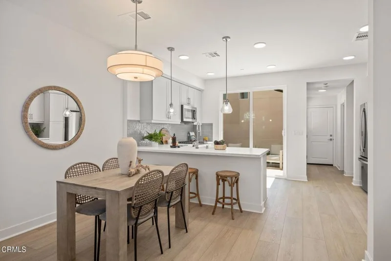 1230 Thompson #103, Ventura, CA 93001