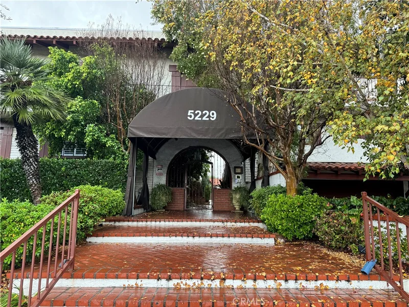 5229 Balboa #30, Encino, CA 91316