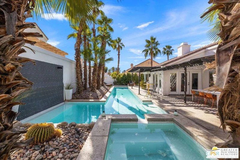 45420 Desert Fox Drive photo 2