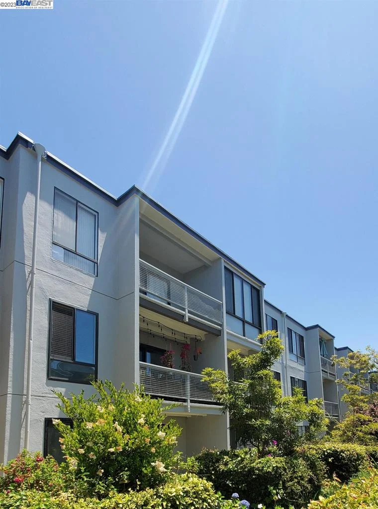 3 Captain Dr #D206, Emeryville, CA 94608