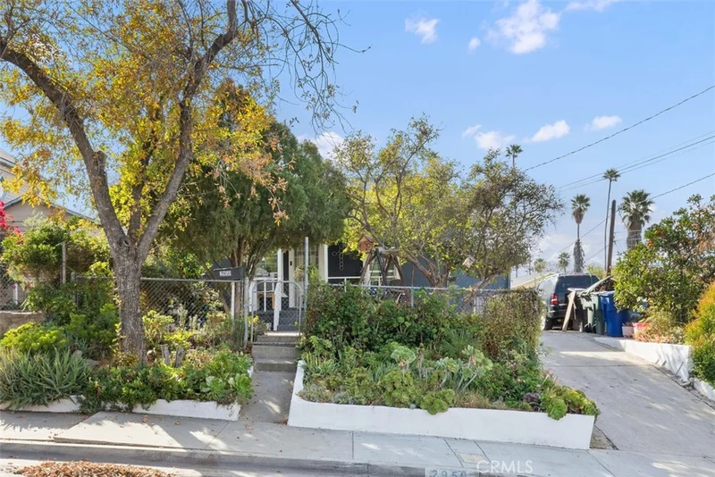 2950 11th, Riverside, CA 92507