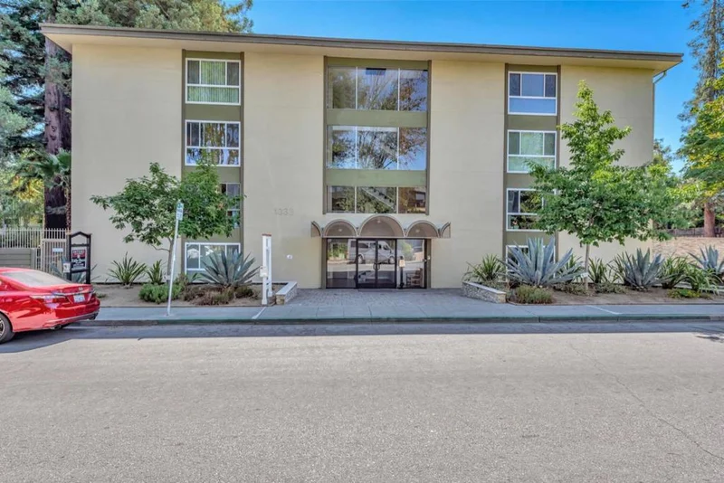 1033 Crestview #216, Mountain View, CA 94040