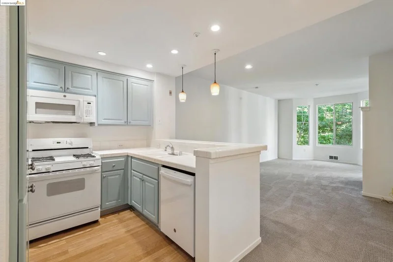 260 Caldecott Ln #226, Oakland, CA 94618