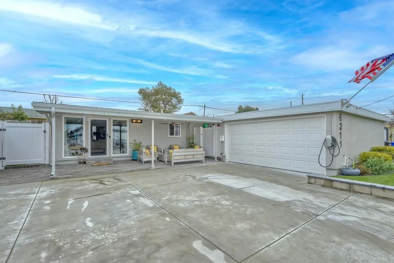 6211 Anvil Lake, San Diego, CA 92119