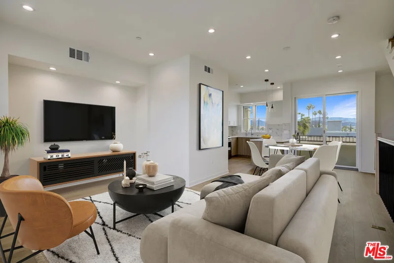 1246 1/2 S Bronson Avenue, Los Angeles, CA 90019