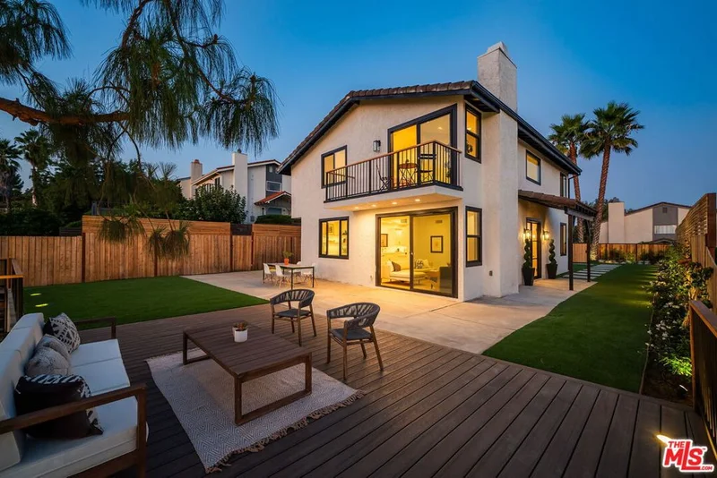 1143 Toledo, Los Angeles, CA 90042