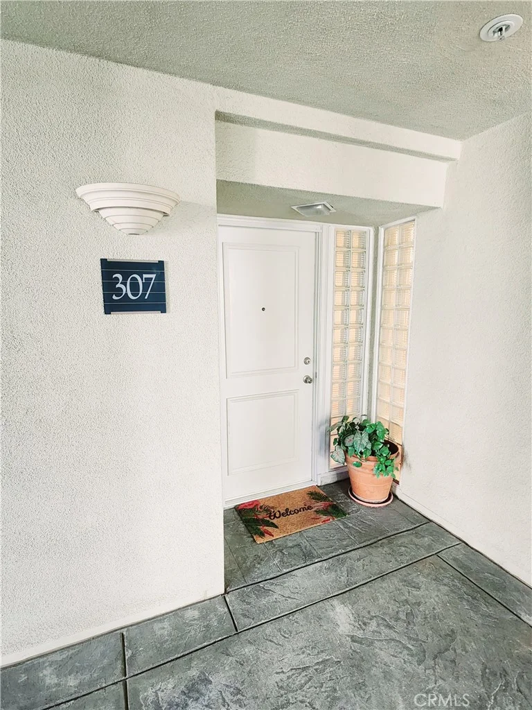 2253 Martin #307, Irvine, CA 92612