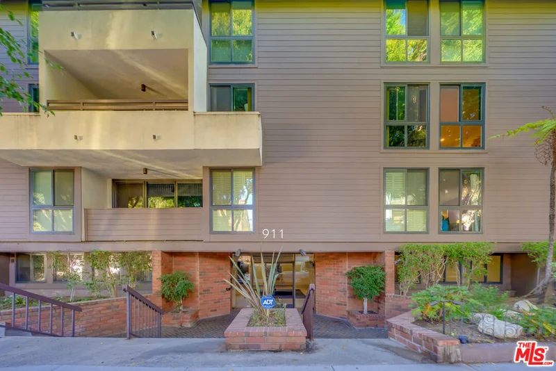911 Kings #106, West Hollywood, CA 90069