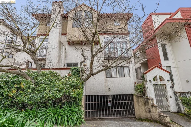 2572 Virginia #5, Berkeley, CA 94709