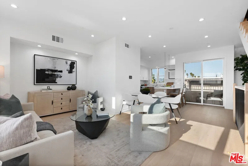 1246 3/4 S Bronson Avenue, Los Angeles, CA 90019