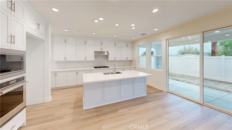 19 Upland, Ventura, CA 93004