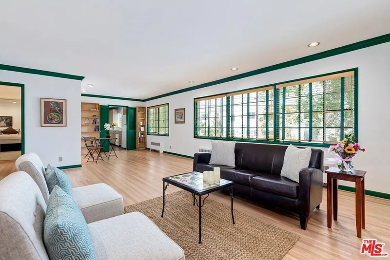 11901 Sunset #209, Los Angeles, CA 90049