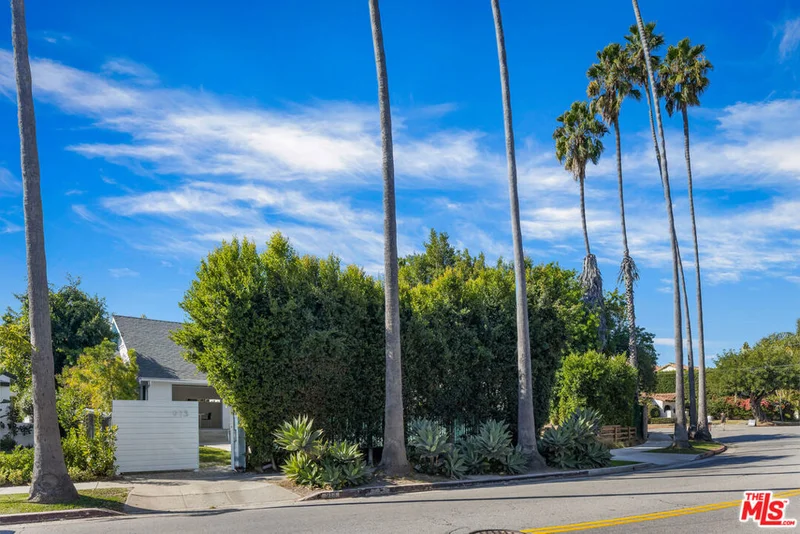 913 Bundy, Los Angeles, CA 90049