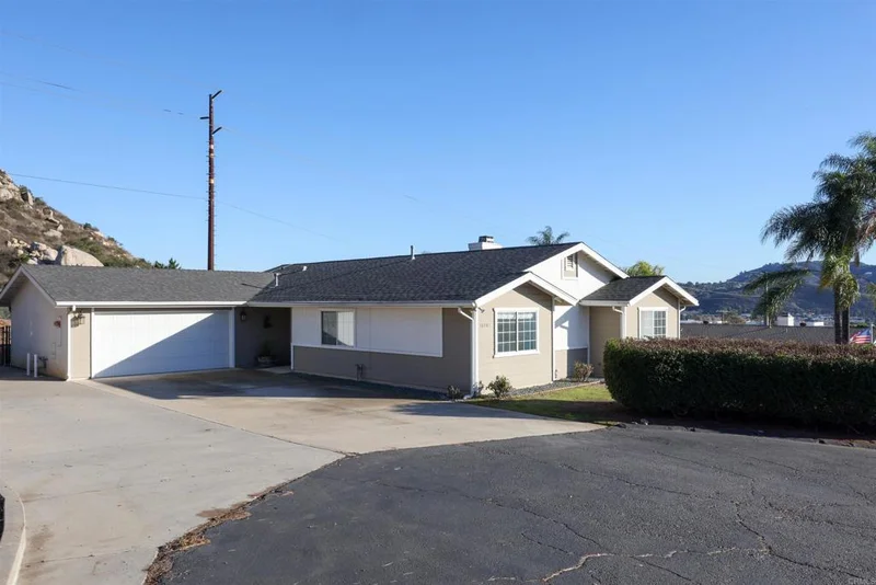 10381 Mountain View, Lakeside, CA 92040