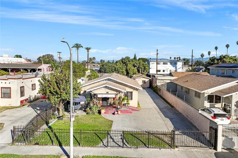 523 76th Street, Los Angeles, CA 90044
