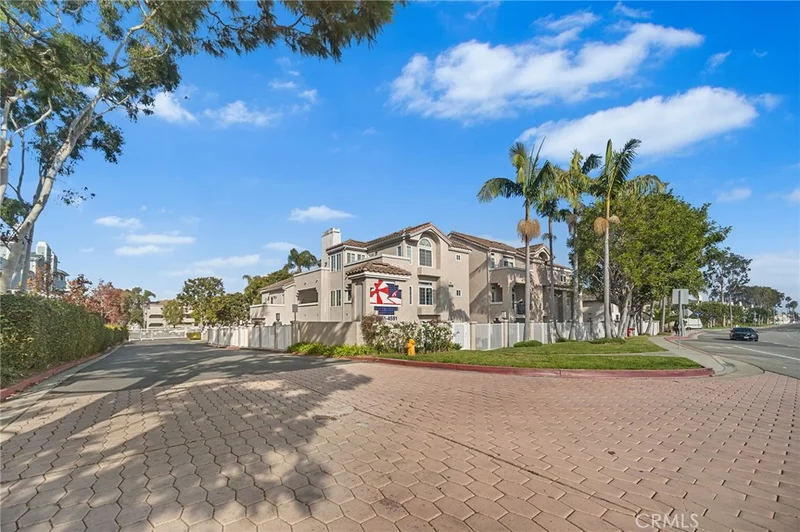 4581 Warner Avenue 105, Huntington Beach, CA 92649