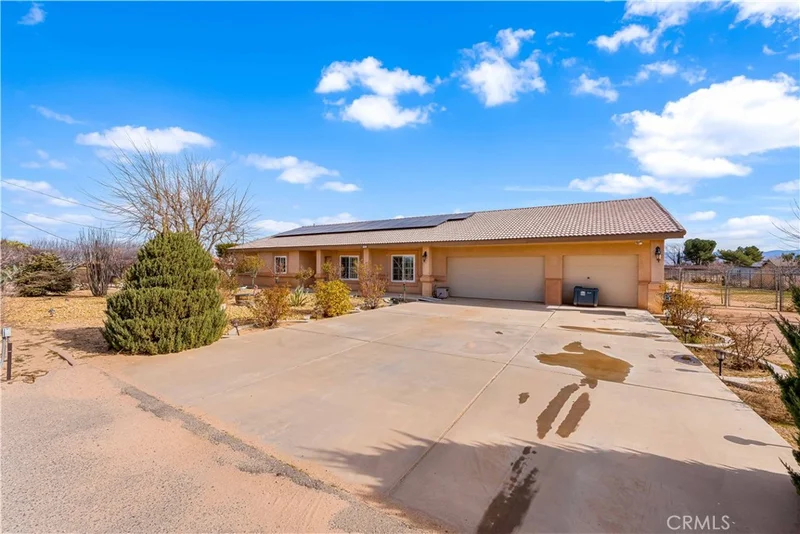 9081 _Pinon, Hesperia, CA 92345