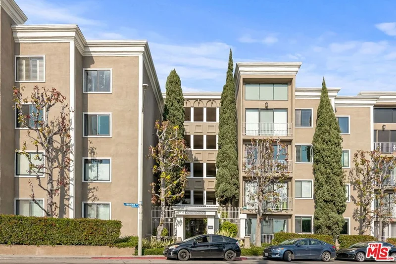 8455 Fountain #403, West Hollywood, CA 90069