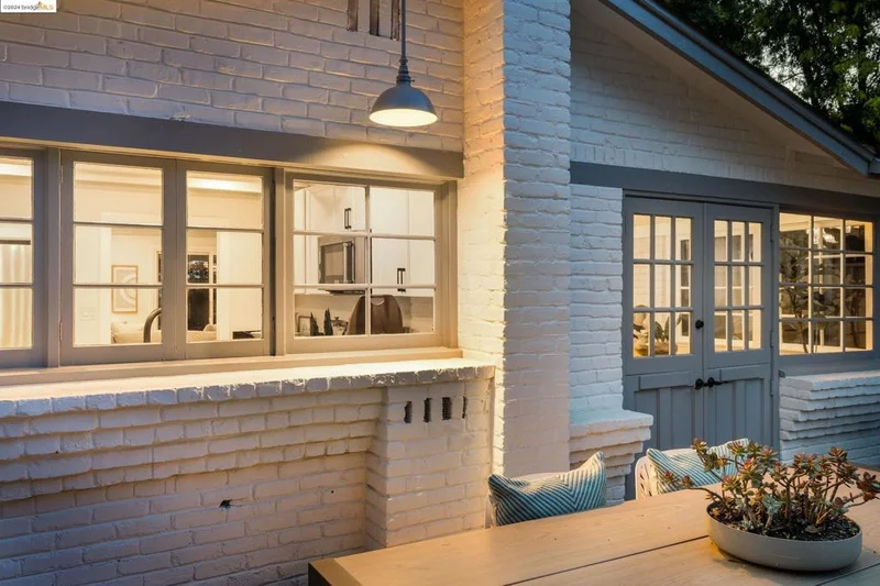 26 Abbott Drive, Oakland, CA 94611