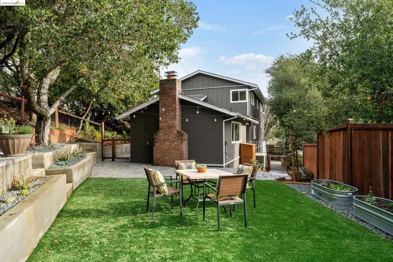 10010 Golf Links Road, Oakland, CA 94605