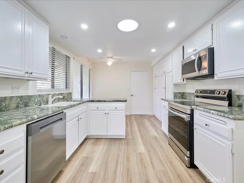 42206 Village 42, Camarillo, CA 93012