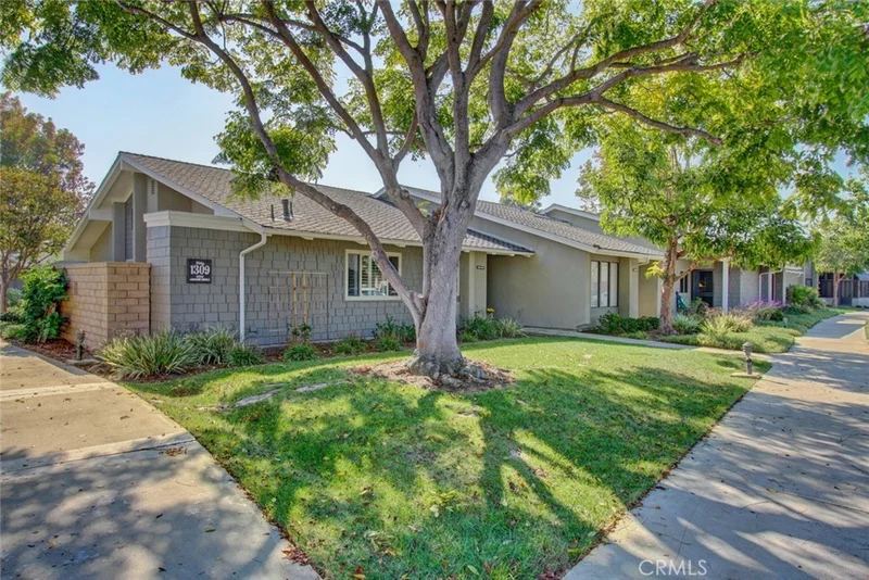8932 Amador #1309A, Huntington Beach, CA 92646