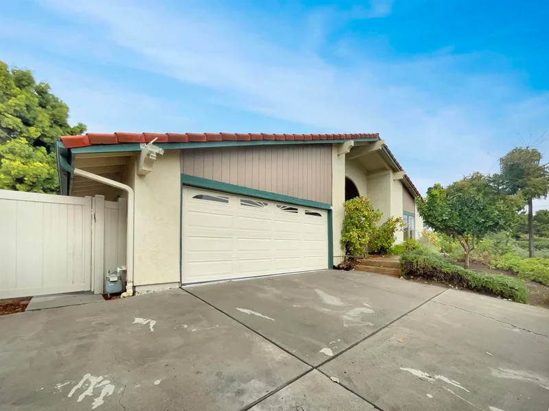 906 Vale View Dr, Vista, CA 92081