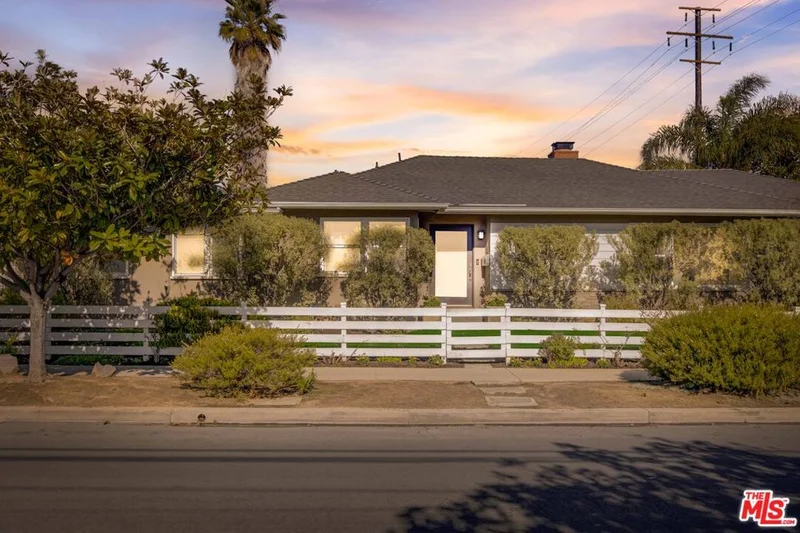 6301 77th, Los Angeles, CA 90045