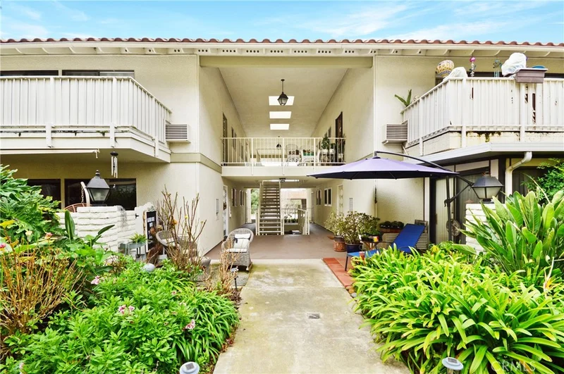 893 Ronda Sevilla #O, Laguna Woods, CA 92637