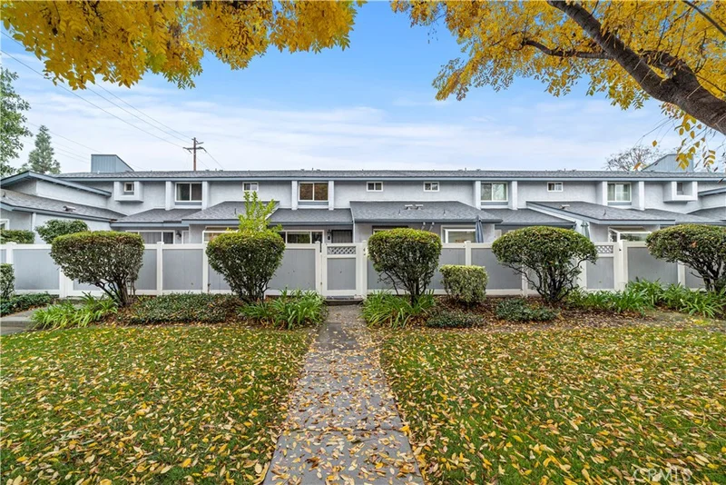 900 Sierra Madre #4, Azusa, CA 91702