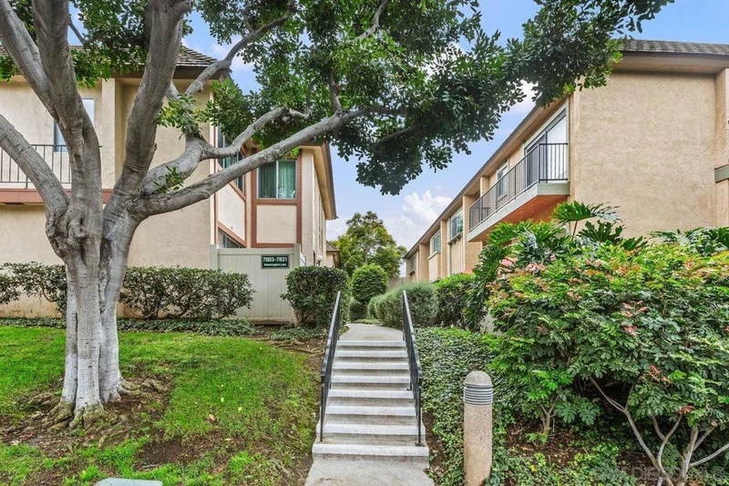 7819 Hummingbird Ln, San Diego, CA 92123