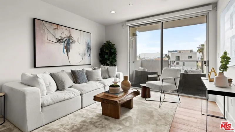 118 Kings #402, Los Angeles, CA 90048